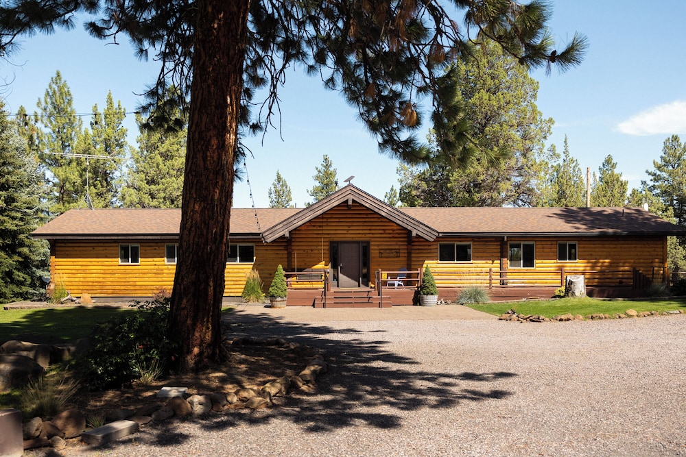 High-end Cabin 3BR 30min to Hoodoo Ski