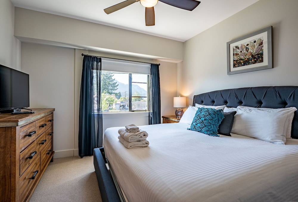 Downunder Mountain Retreat by Revelstoke Vacations - Image 4