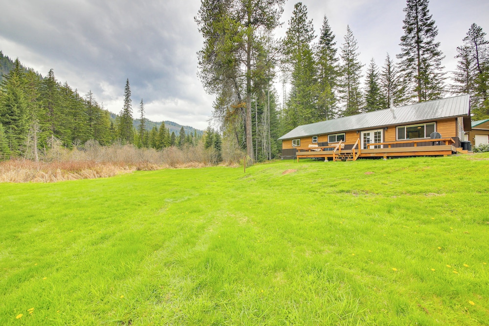 Scenic Priest Lake Vacation Rental: Deck  Views! - Property Image 18