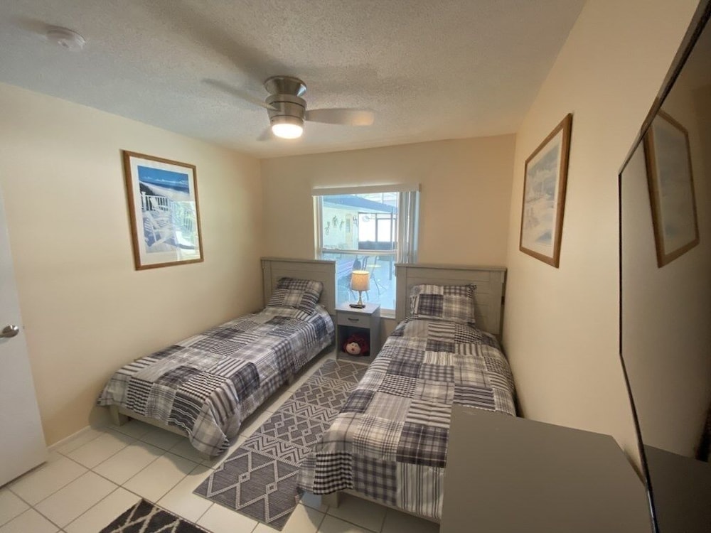 Relaxing Indian Ridge Home W/ Pool, Near Disney & More 4 Bedroom Villa