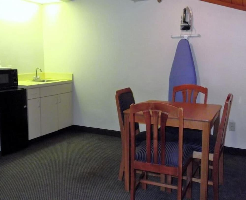 Capital O Amerihost Inn and Suites Fulton Hwy 54 MO