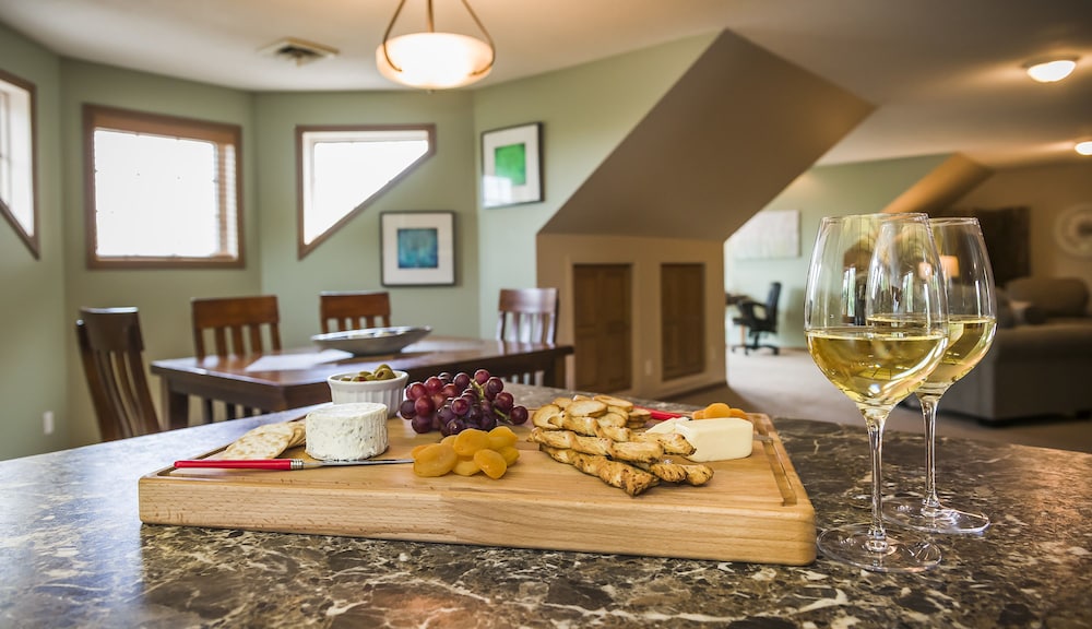Brandon Vacations - Wheat City Retreat - Property Image 6
