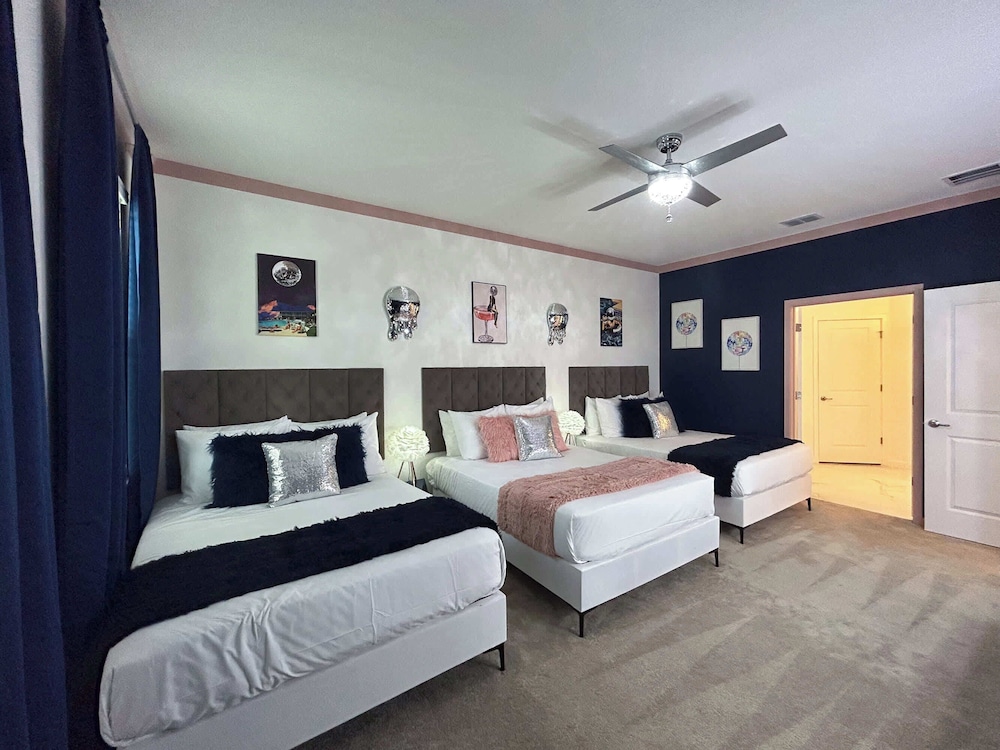 Upstay Epic 15br Mansion for Big Groups Near Parks