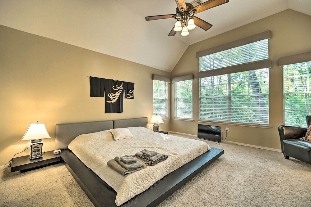 Spacious Woodlands Home: Pool & Outdoor Oasis view 5