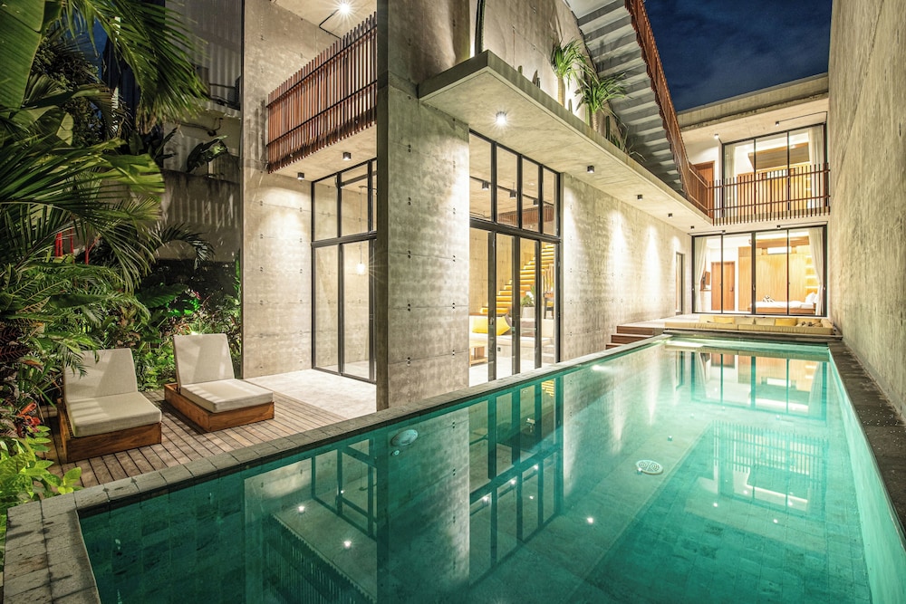 Modern 4BR Canggu Retreat Just 8mins to the Beach