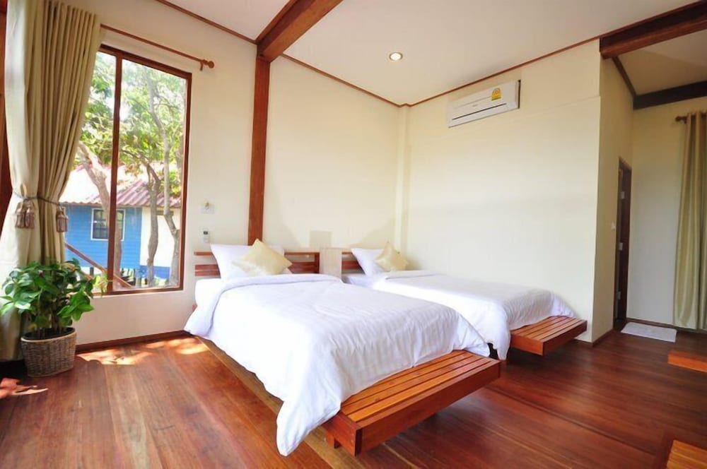 AmaresA Resort & Skybar