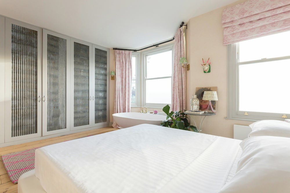 Barlby Road III by Onefinestay