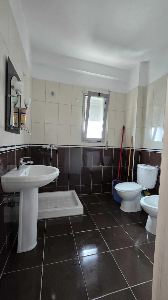Tirent Apartment - Your Beach Home in Vlorë