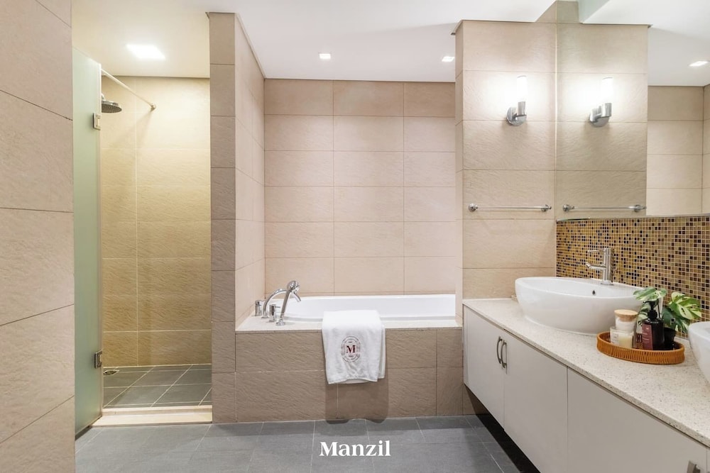 2BR Maid Enjoy Sea Views Palm Jumeirah