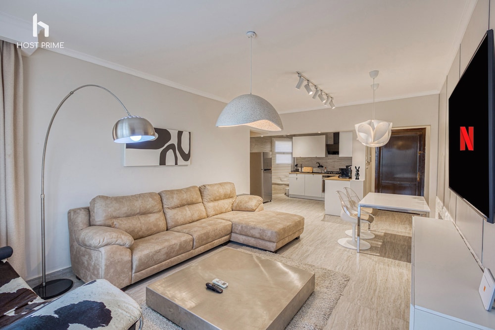 Grand Stay Apartment in Rehab City