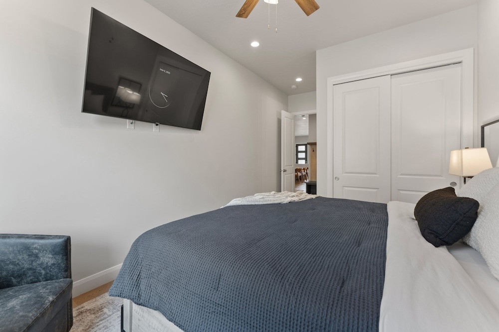 Canyon Country Oasis 6 Bedroom Townhouse