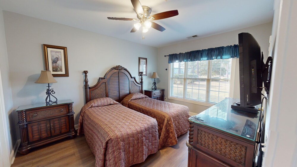 Magnolia Pointe Luster Leaf 4898-103 2 Bedroom Condo