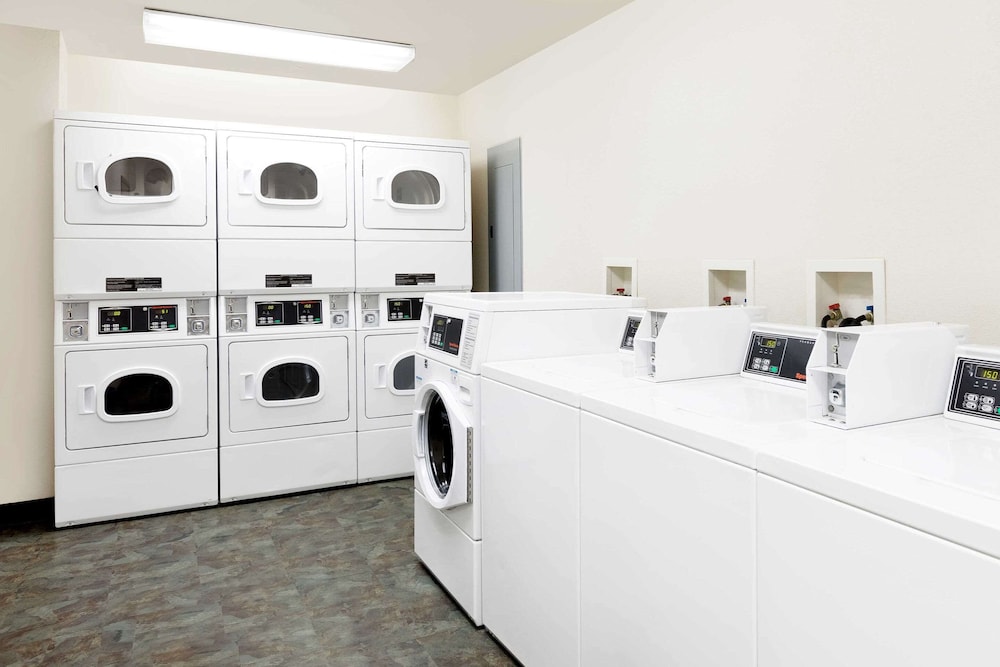 WoodSpring Suites Tyler Rose Garden