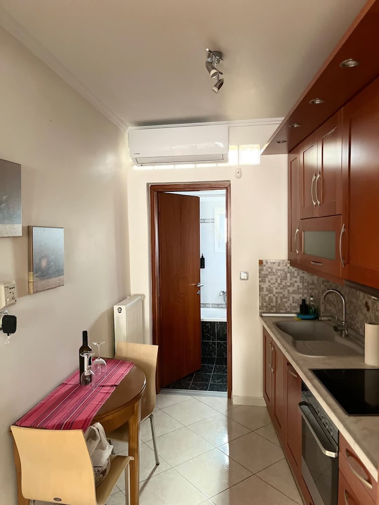 Cozy Apartment in Old Town Ano Polis
