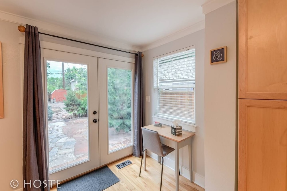 Perfect Cottage Downtown Great Patio! view 5