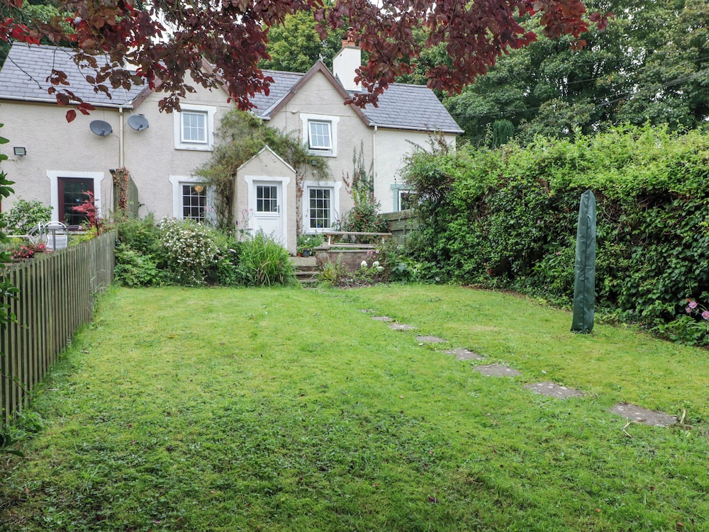 2 Cheriton Cottages