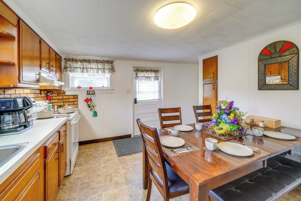 4 Mi to Off-road Park: Beckley Area Townhome