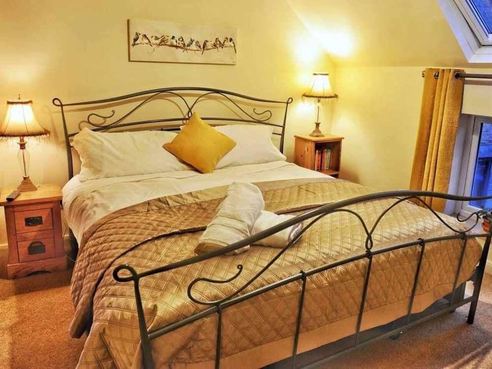 Cosy & Spacious Cottage in Scenic Village With Pub view 4