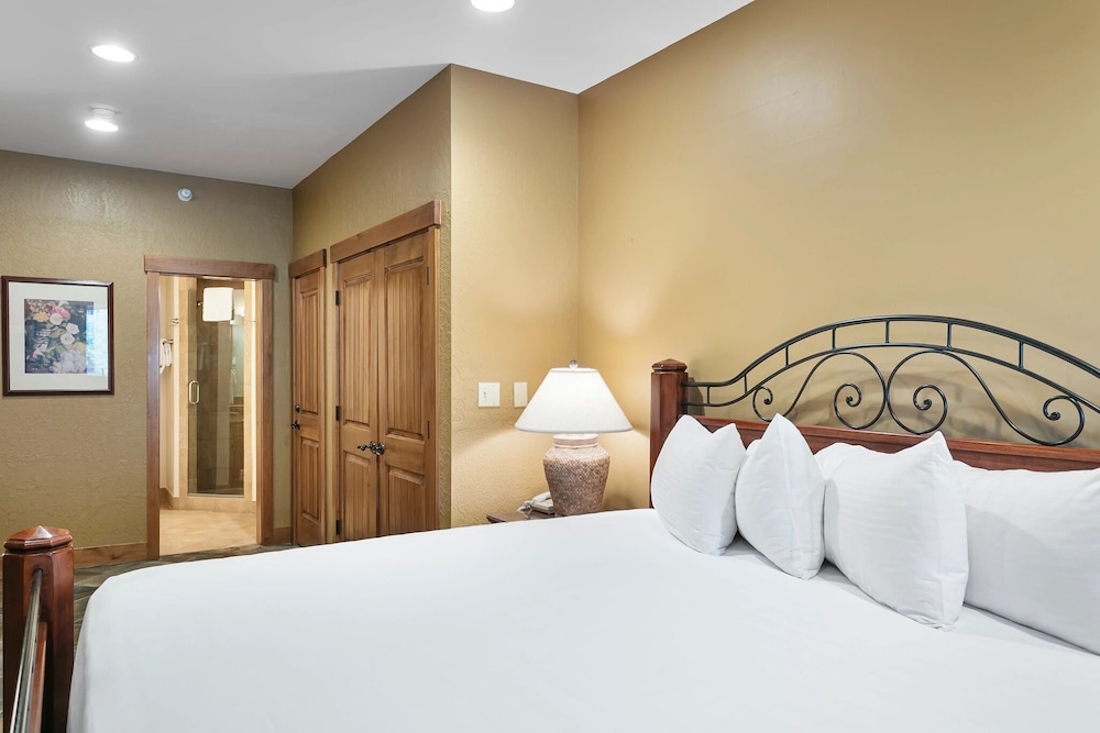 Powder Run at Deer Valley Resort - Four Bedroom Condo with Hot Tub #A32 4 Condo