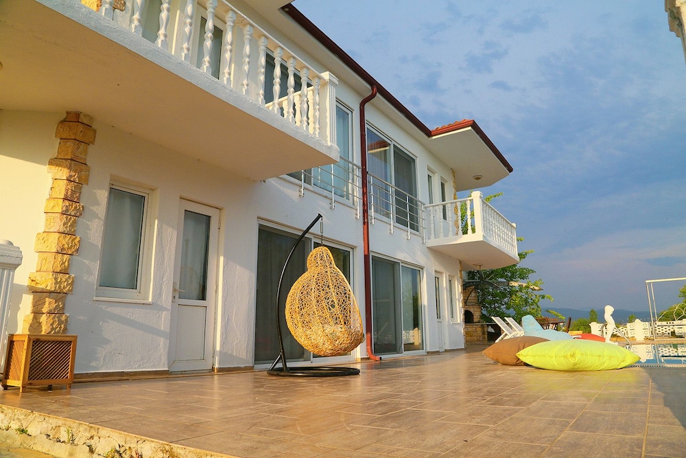 Ova Suites view 5