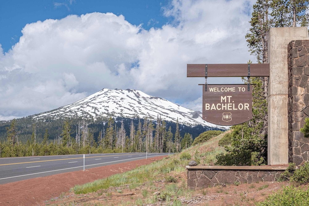 10min to Downtown Bend Chic 2bdr