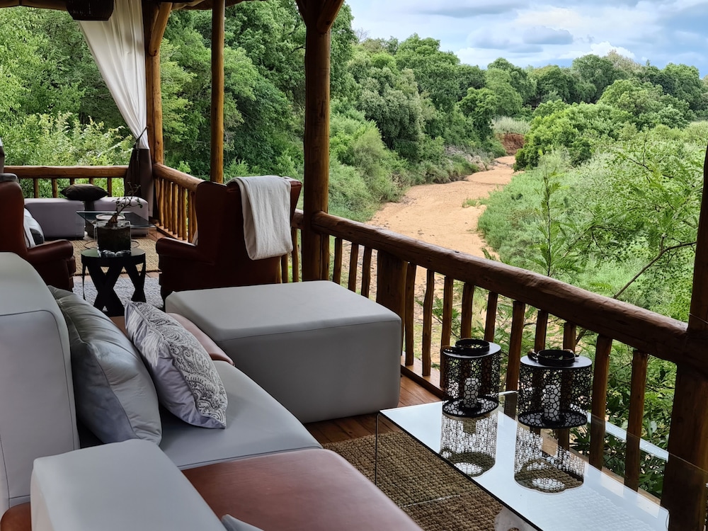 Karongwe - River Safari Lodge