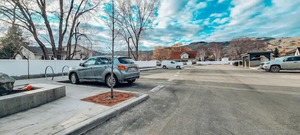 Vernon Vacations - Romantic Lakeside Studio Suite - Property Image 4