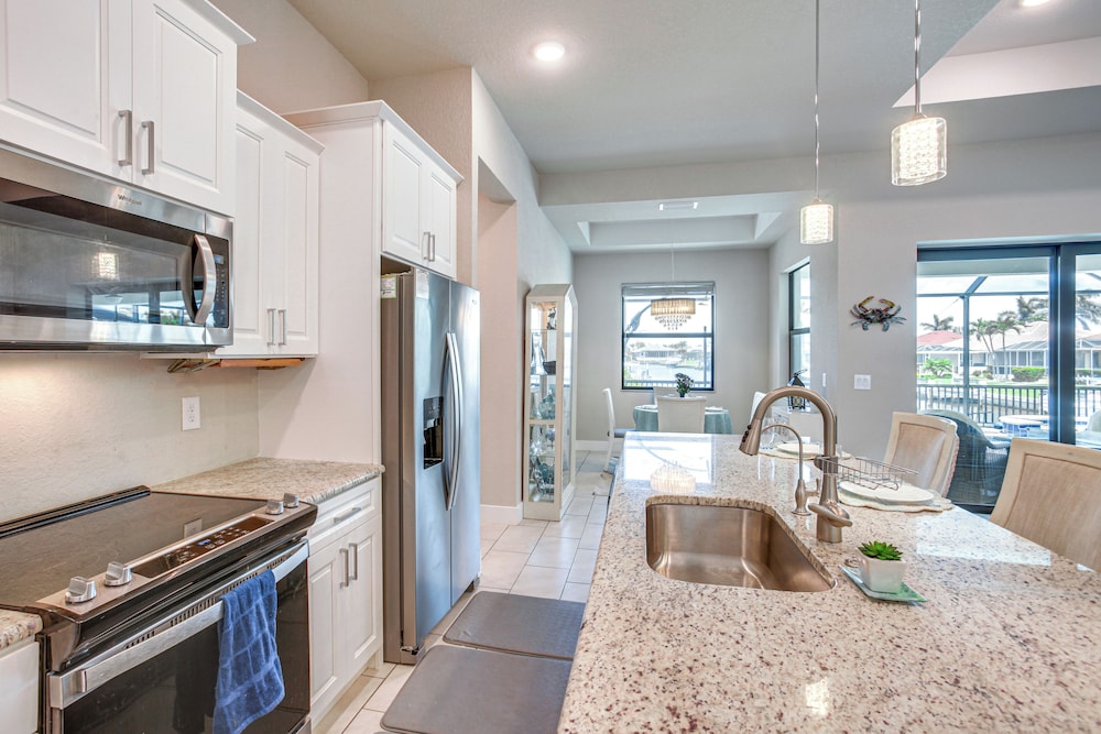 Sunset Views, Dock: Canalfront Home in Punta Gorda
