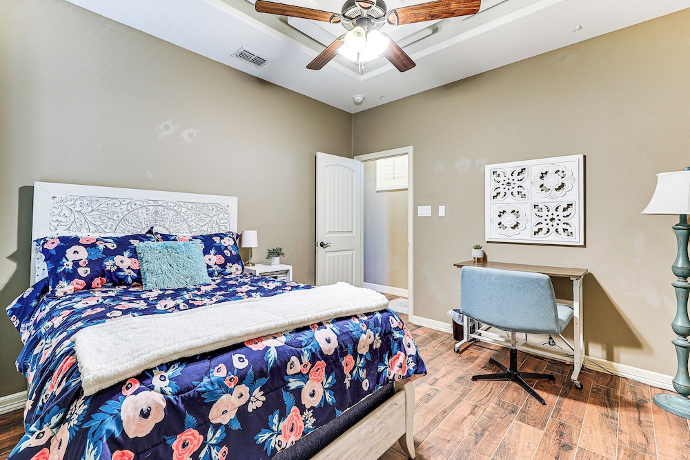 1 Mi to Utrgv Stadium: Roomy Retreat w/ Pool, Yard