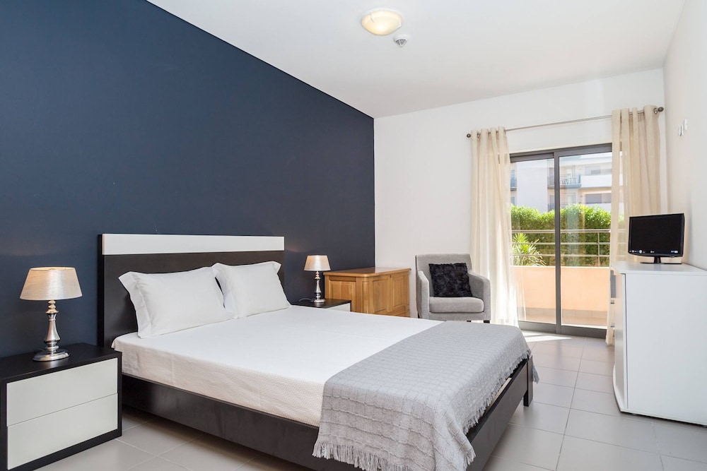 04 in Portim o With 1 Bedrooms and 1 Bathrooms