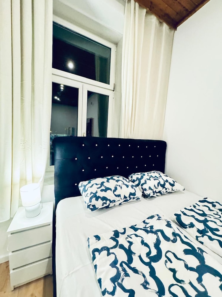 Elegant Five Bedroom Residence Alterlaa
