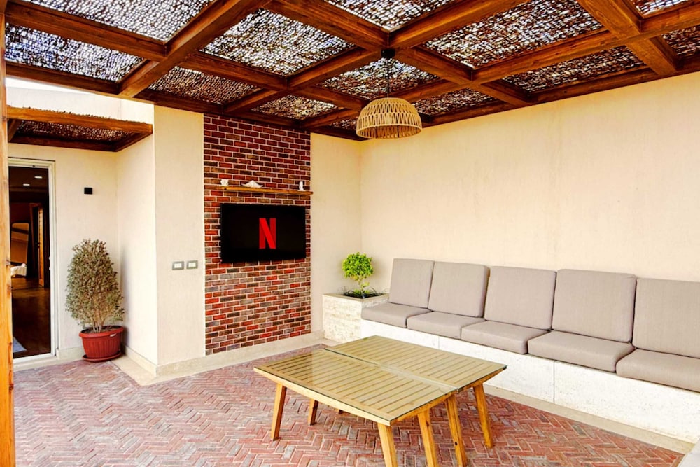 Xuru Stays I The 1bdr Rustic Rooftop w/ Wow Outdoor Terrace