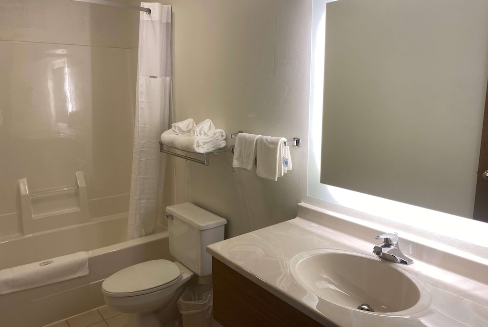 Howard Johnson by Wyndham Manteno - Property Image 5