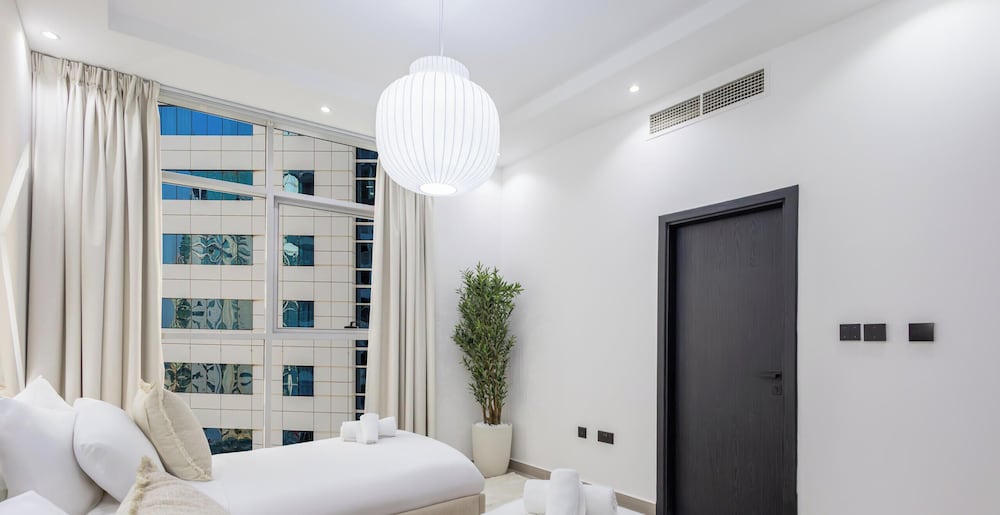 LUX The Sky Dubai Eye View Suite