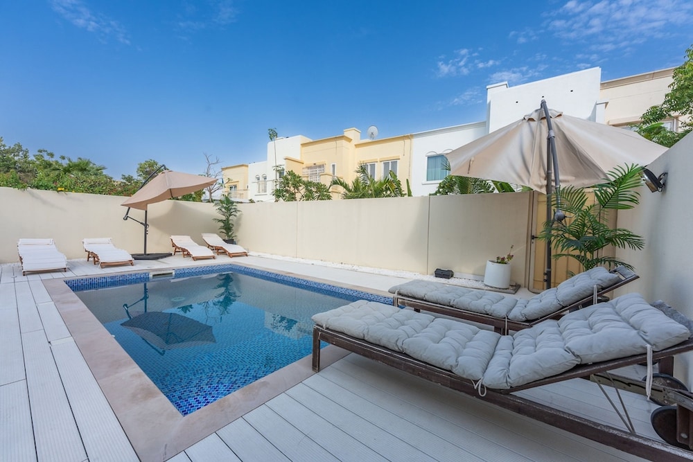 Luxurious Spacious 3-bedroom Villa With Private Pool at Springs 10