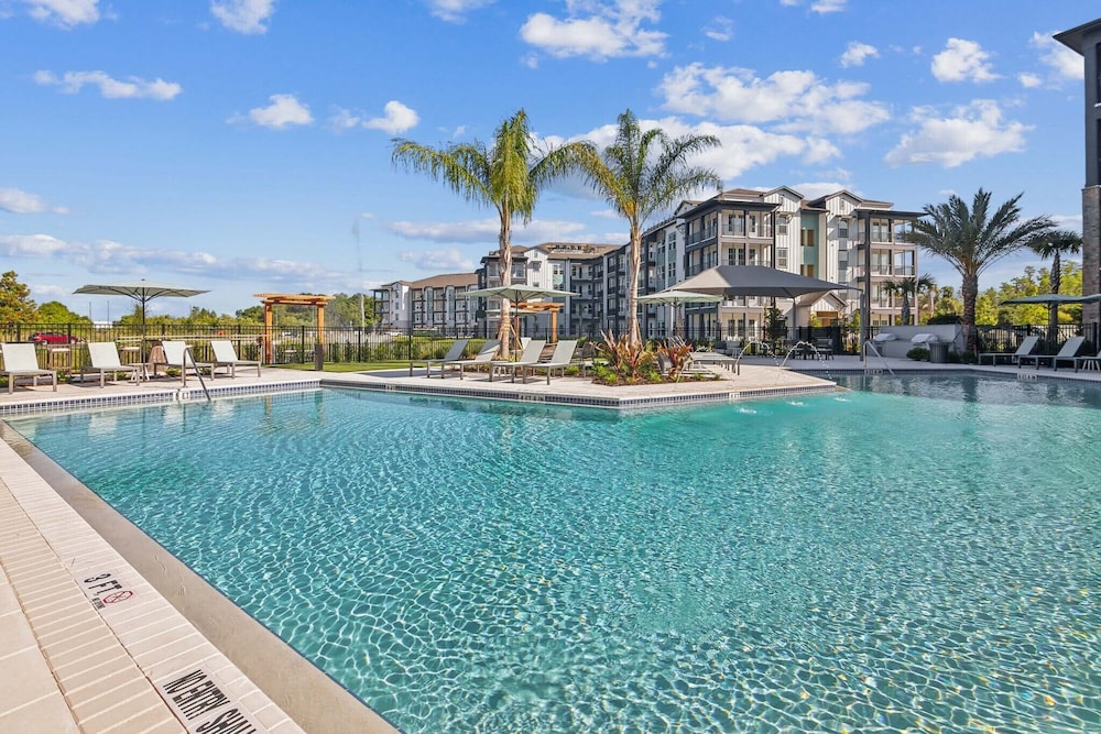 Landing Apartments near Sun City Center and Riverview