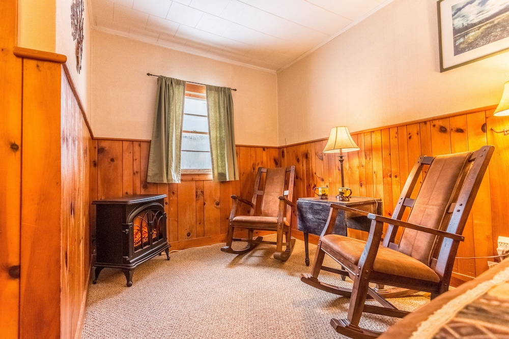 ADK Trail Inn