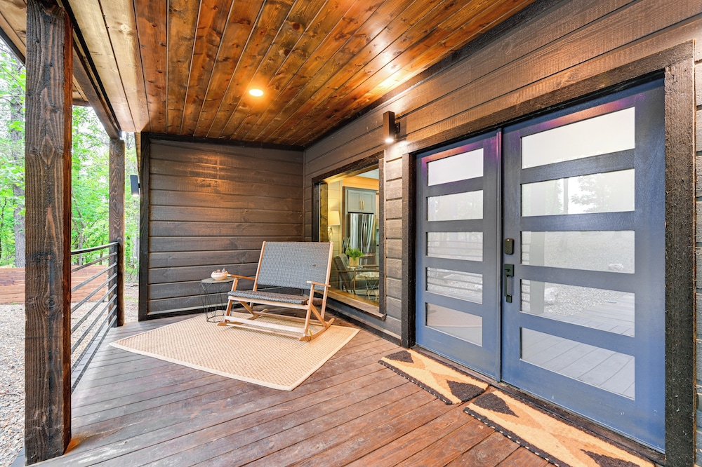 Luxe Broken Bow Vacation Rental: Hot Tub & Pets OK