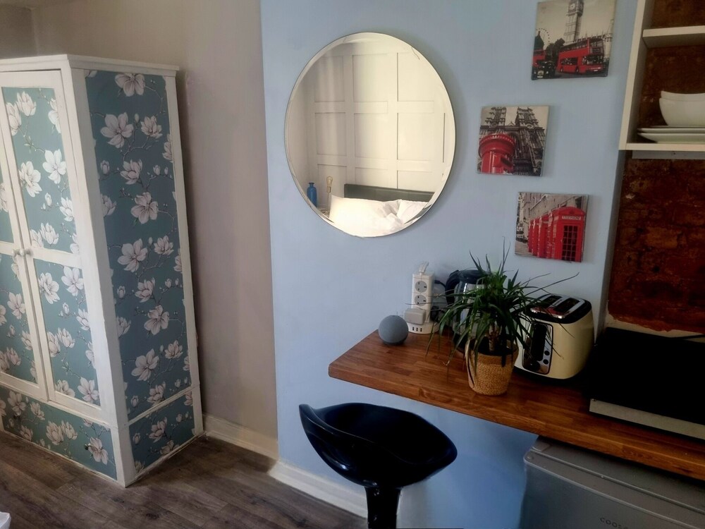 Charming 1-bed Studio Annex,parking,kitchen,wifi, photo 15
