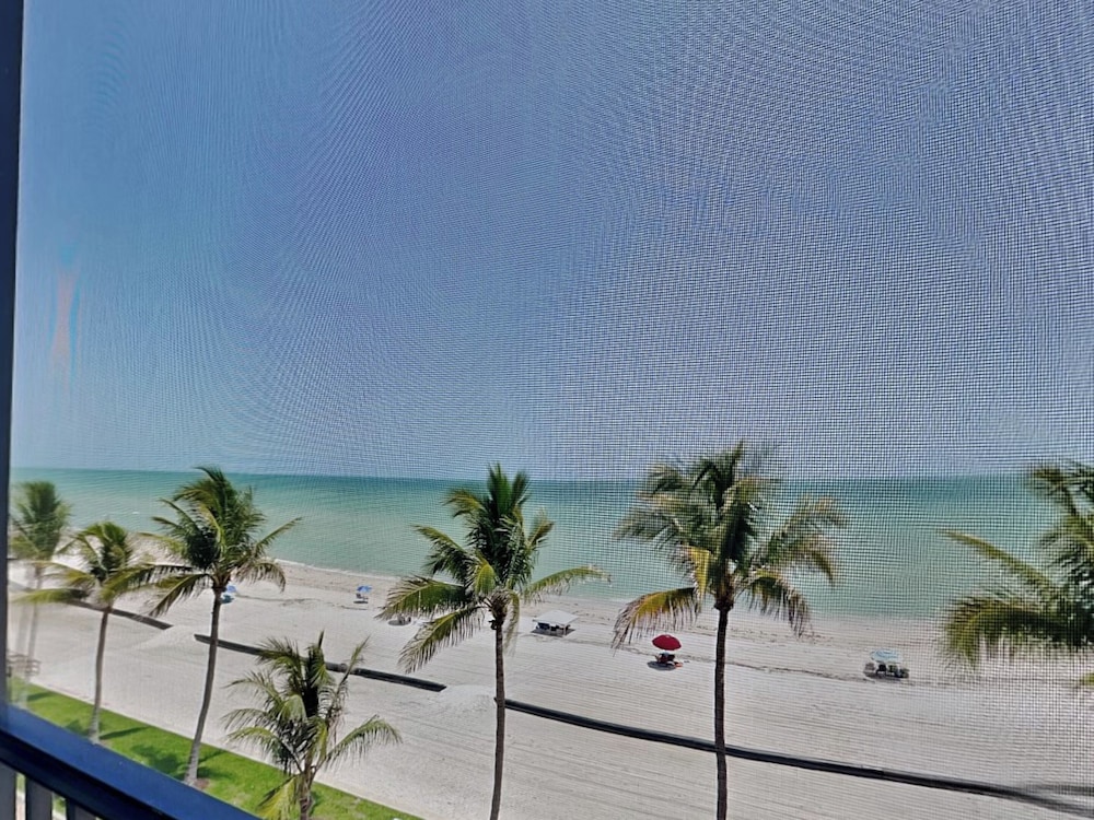 Seaside 4 by Distinctive Beach Rentals