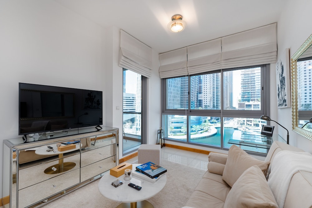 1BR Apt in Prime Location w Marina View Balcony