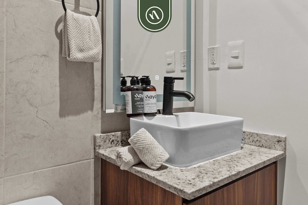 Luxury 2 BR - Downtown - Pool - Sunset in Terrace
