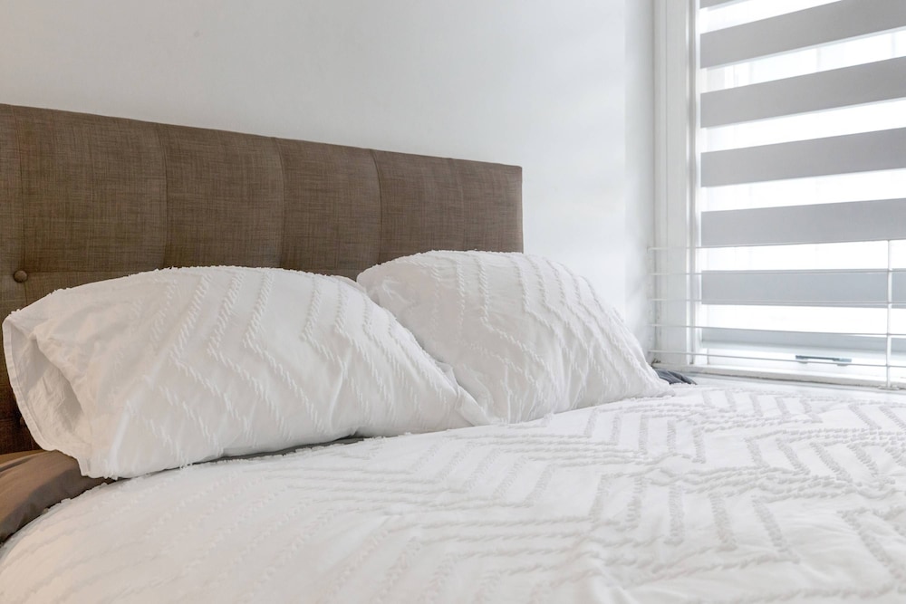Stylish Deluxe 1BR At HWH by Oneluxstay
