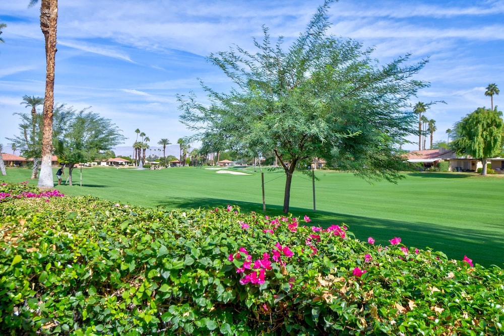 Designer Seville Condo w Golf Mountain Views