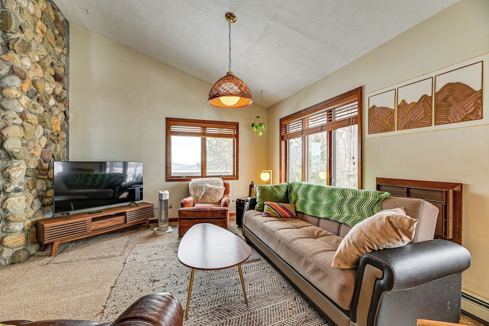 Near Canandaigua Lake: Retro Cabin w/ Deck & Views