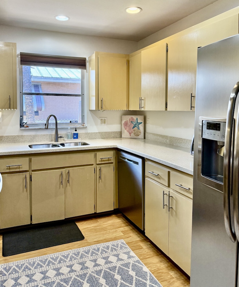 Naples Park Cottage 106th 6 Blocks Off Ocean 2 Bedroom Home