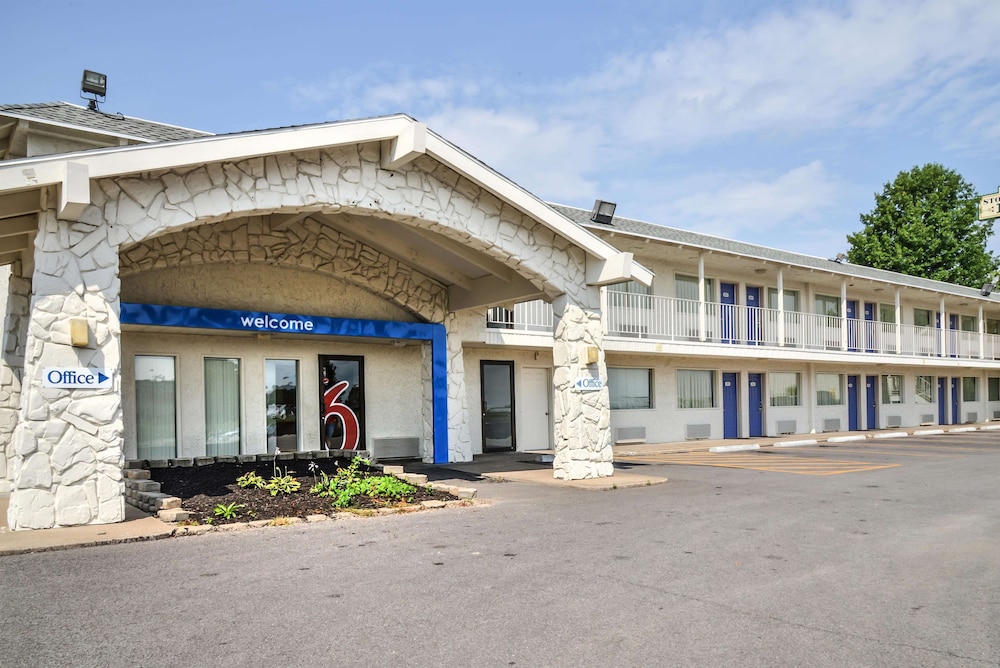 St Joseph Vacations - Motel 6 Saint Joseph, MO - Property Image 1