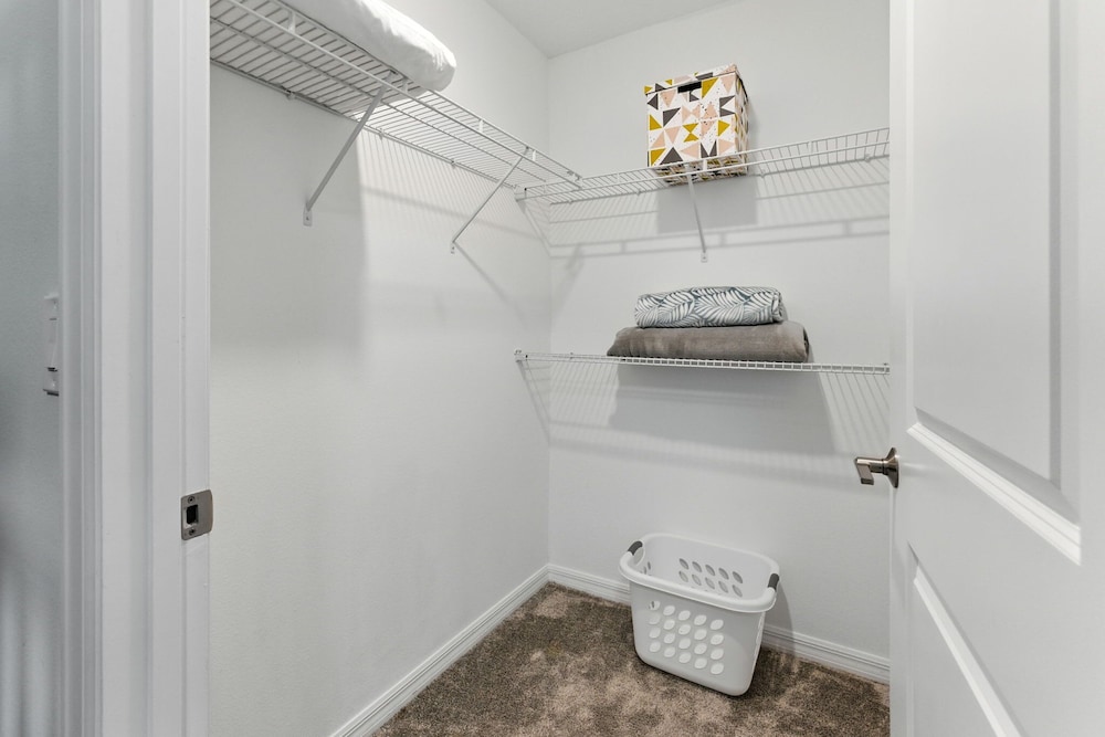 Elegant 2BR in Storey Lake Top Location