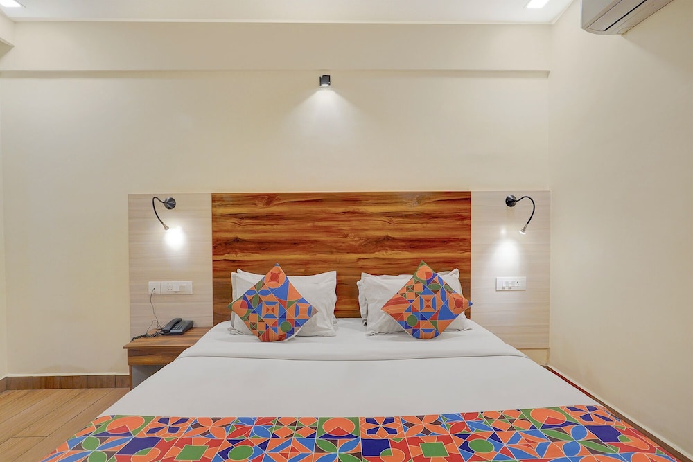 Fabhotel East Land