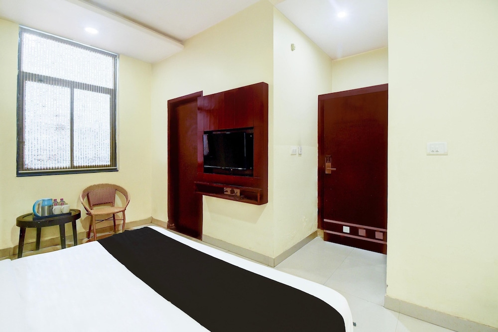Luxury Stays With Pool Near Akshardham Temple